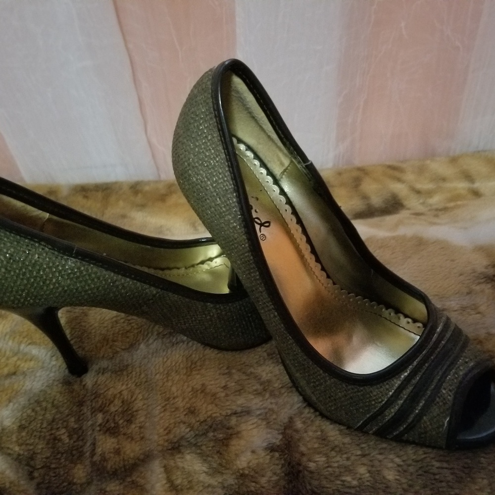 Used Qupid designers shoe